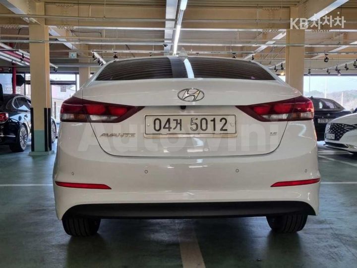 Hyundai Avante 2018 — 5