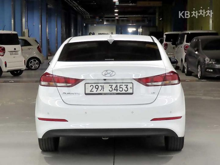 Hyundai Avante 2018 — 3