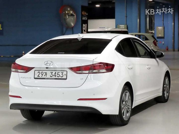 Hyundai Avante 2018 — 4