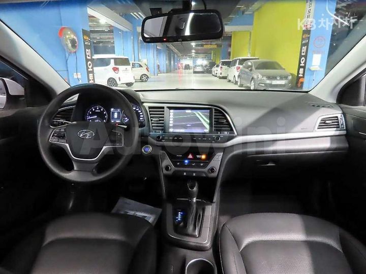 Hyundai Avante 2018 — 5
