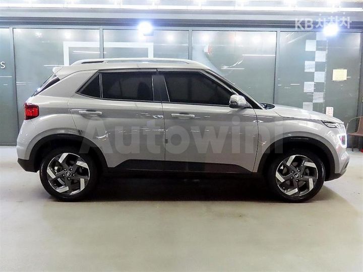 Hyundai Venue 2023 — 3