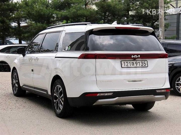 Kia Carnival 2023 — 3