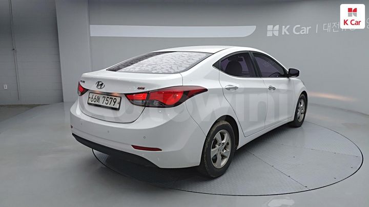 Hyundai Avante 2015 — 4