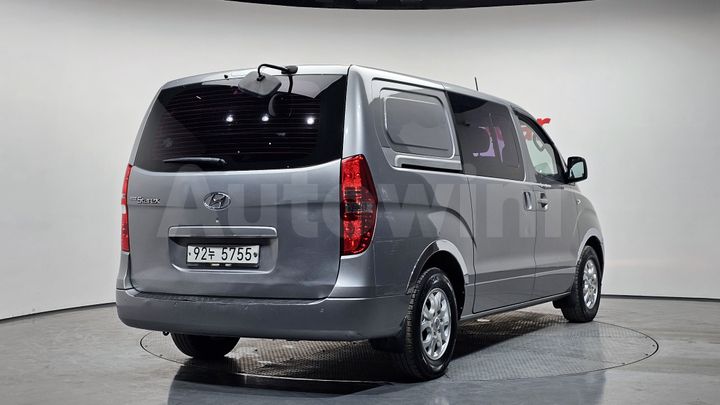 Hyundai Starex 2016 — 2