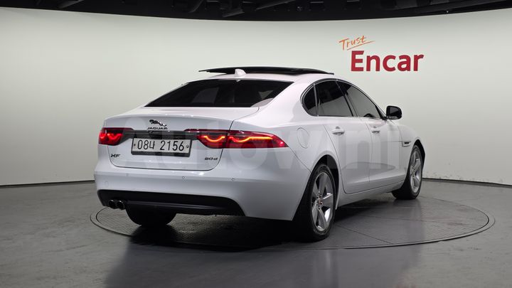 Jaguar XF 2018 — 2