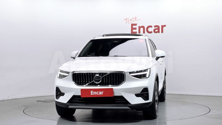 Volvo XC40 2023 — 3