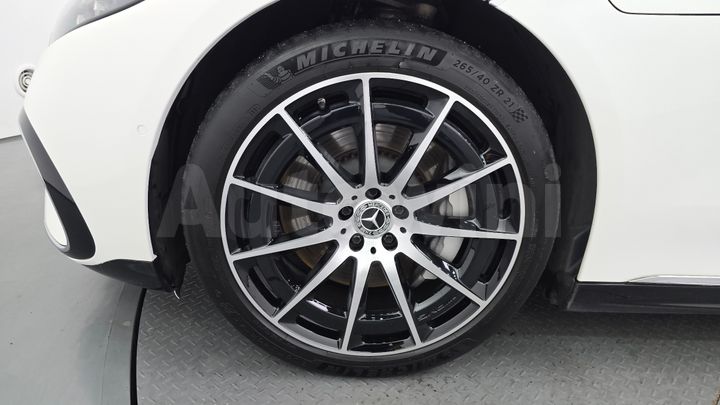 Mercedes Benz EQS