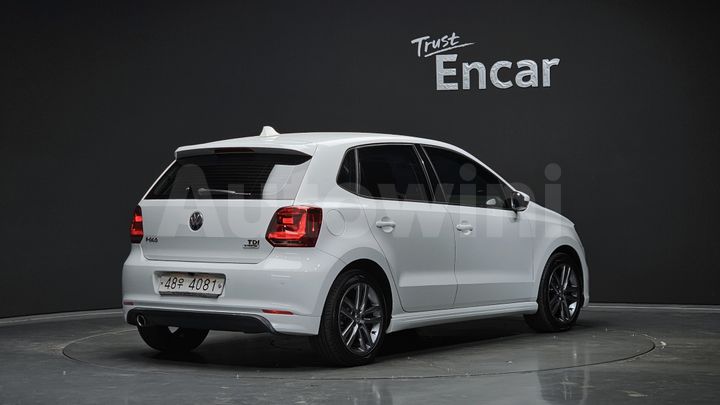 Volkswagen Polo 2015 — 2