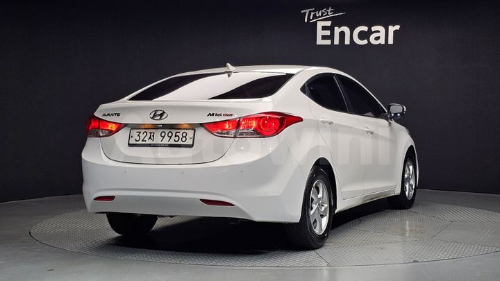 Hyundai Avante 2012 — 2