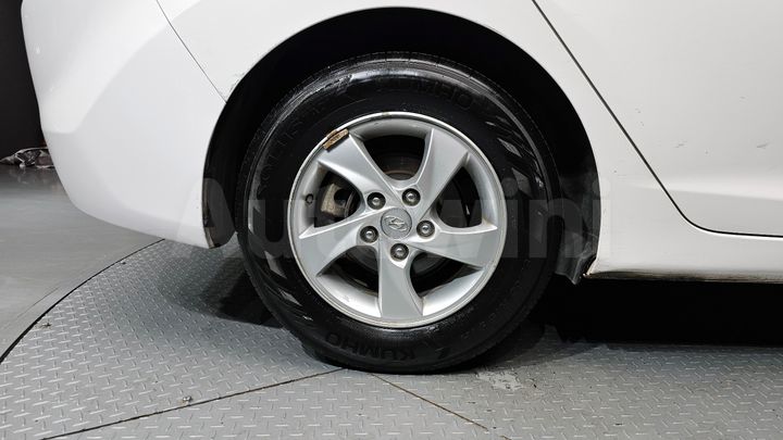 Hyundai Avante 2012 — 5