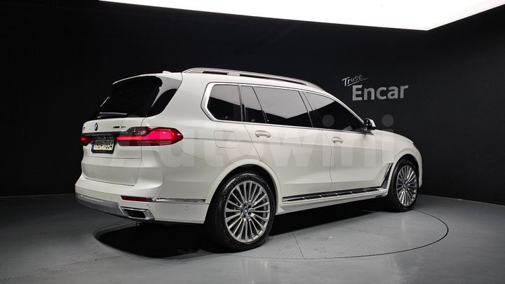 BMW X7 2021 — 2