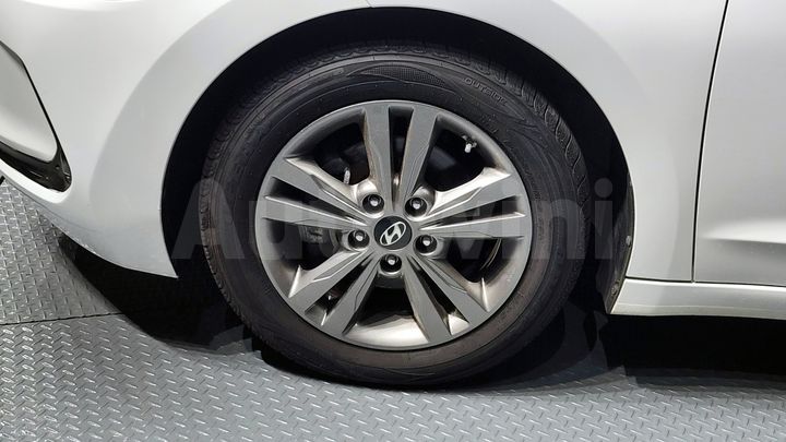 Hyundai Avante 2017 — 5