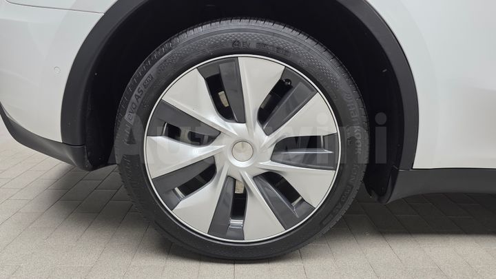 Tesla Model Y 2022 — 5