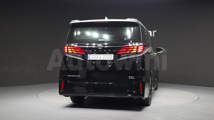 Toyota Alphard 2025 — 4