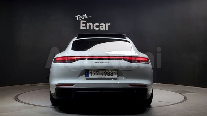 Porsche Panamera 2023 — 4