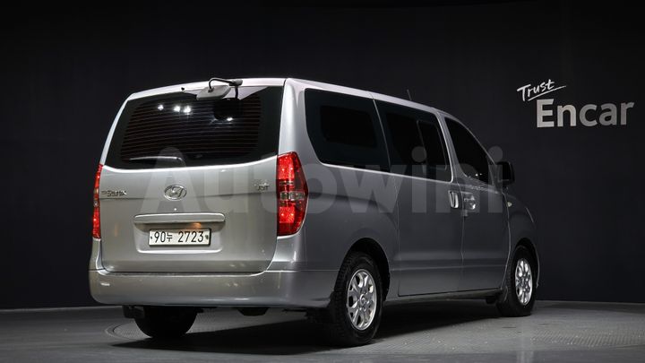 Hyundai Starex 2015 — 2