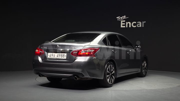 Nissan Altima 2018 — 2