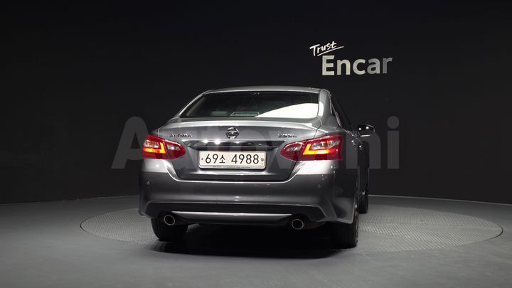 Nissan Altima 2018 — 4