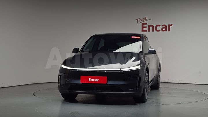 Tesla Model Y 2025 — 3