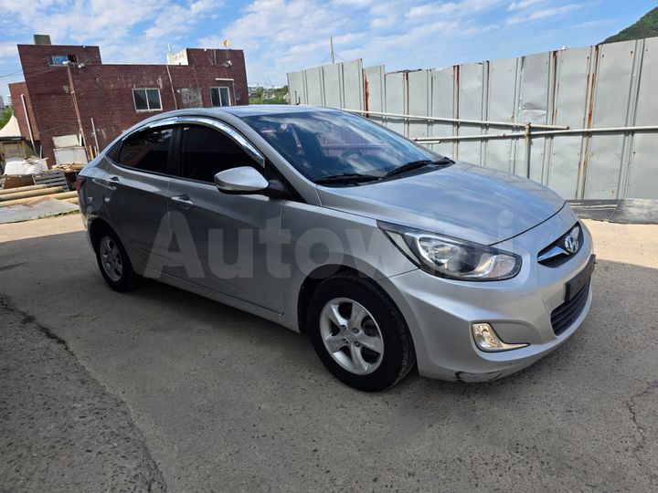 Hyundai Accent 2011 — 3