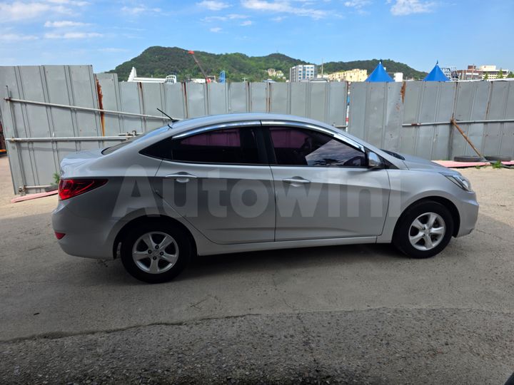 Hyundai Accent 2011 — 4