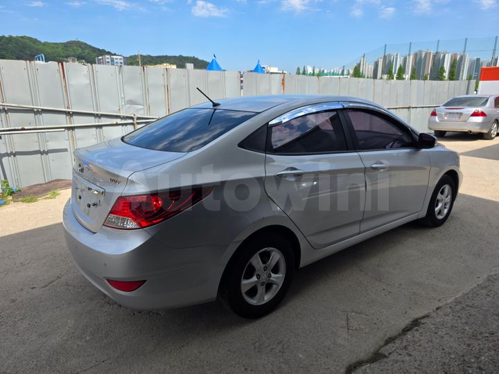 Hyundai Accent 2011 — 5