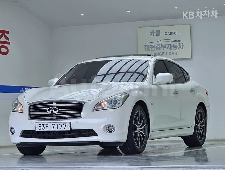 Infiniti M 2011 — 3