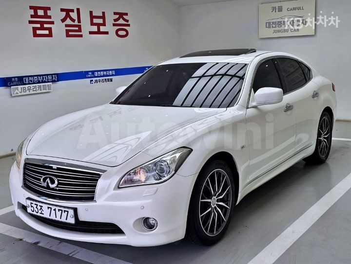Infiniti M 2011 — 4
