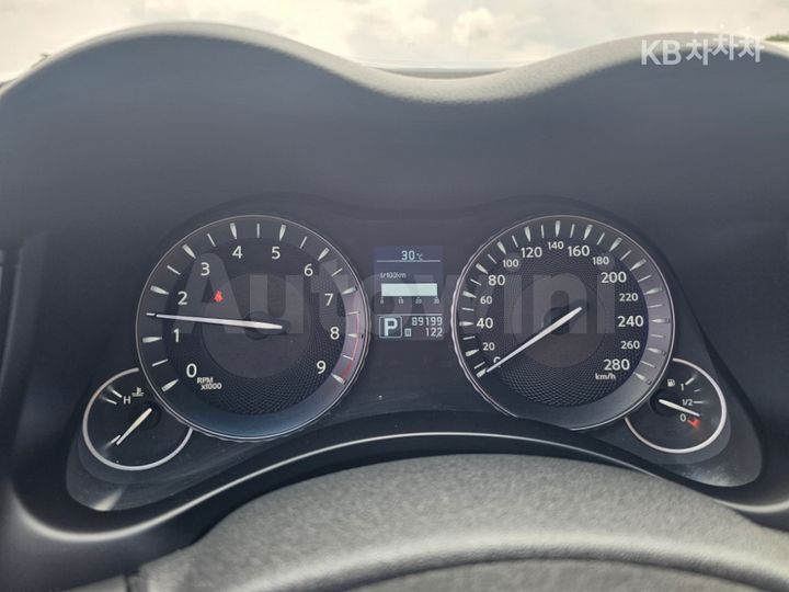 Infiniti M 2011 — 5
