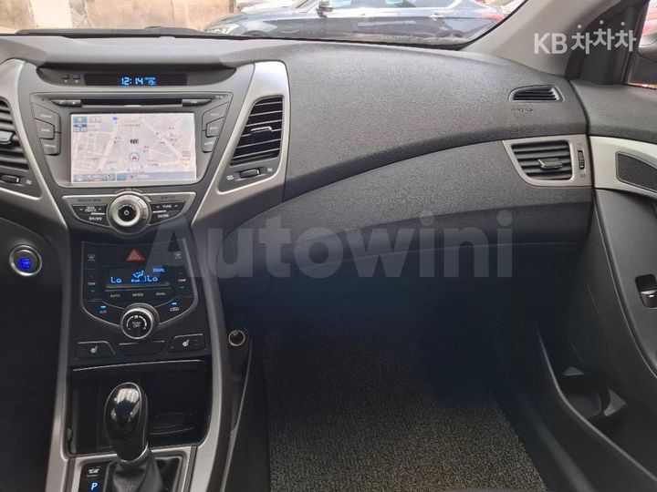Hyundai Avante 2015 — 3