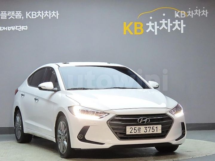 Hyundai Avante 2016 — 3