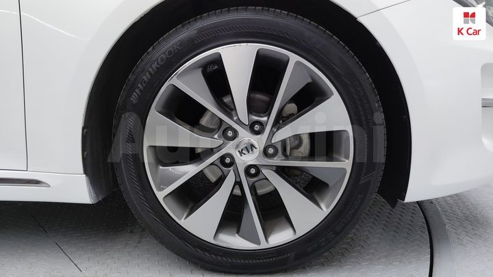 Kia K5 2017 — 2