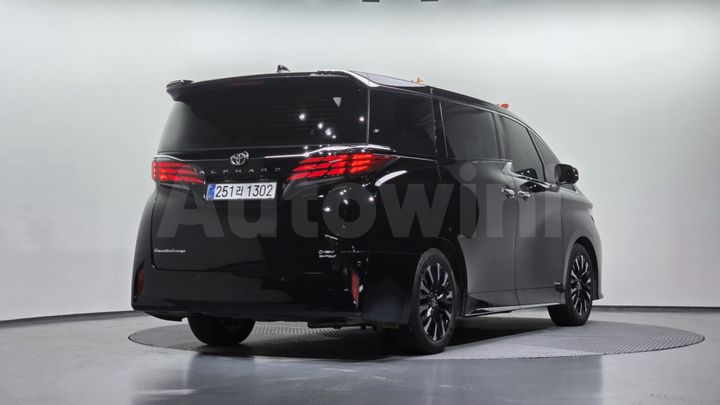 Toyota Alphard 2025 — 2