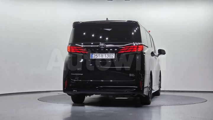 Toyota Alphard 2025 — 4