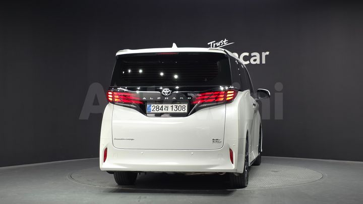 Toyota Alphard 2025 — 4