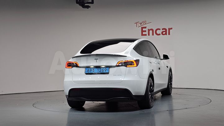 Tesla Model Y 2022 — 3