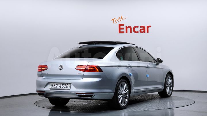 Volkswagen Passat 2018 — 2