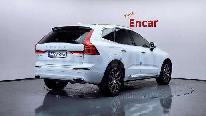 Volvo XC60 2021 — 2