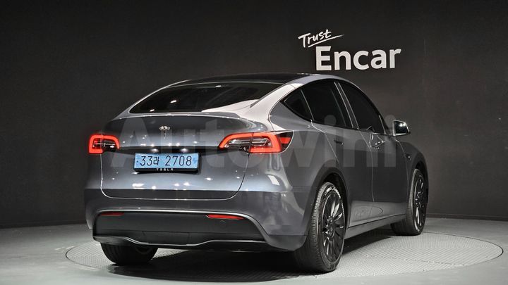 Tesla Model Y 2024 — 2