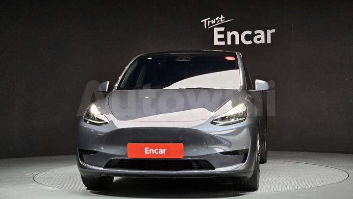Tesla Model Y 2024 — 3