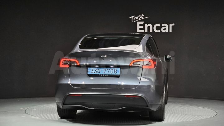 Tesla Model Y 2024 — 4