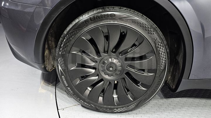 Tesla Model Y 2024 — 5