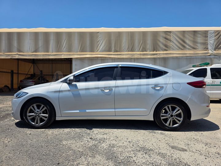 Hyundai Avante 2017 — 3