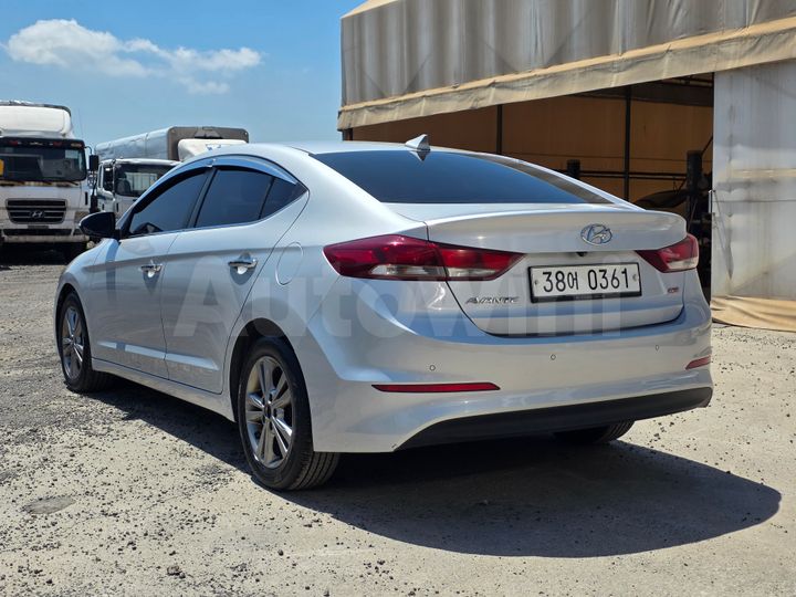 Hyundai Avante 2017 — 4