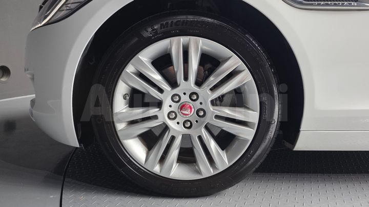 Jaguar XF 2018 — 5