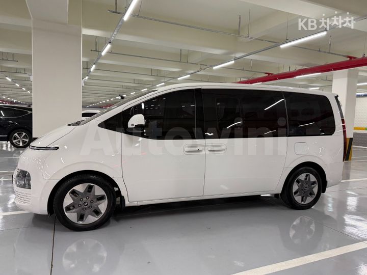 Hyundai Staria 2023 — 2