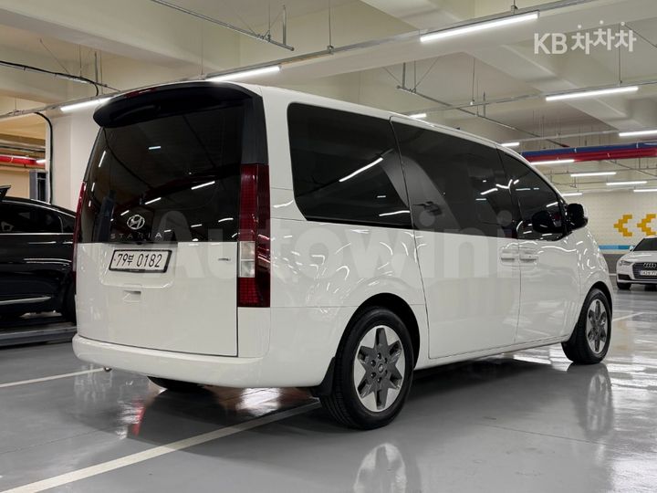 Hyundai Staria 2023 — 3