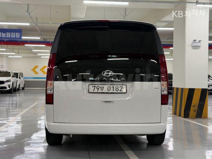 Hyundai Staria 2023 — 4