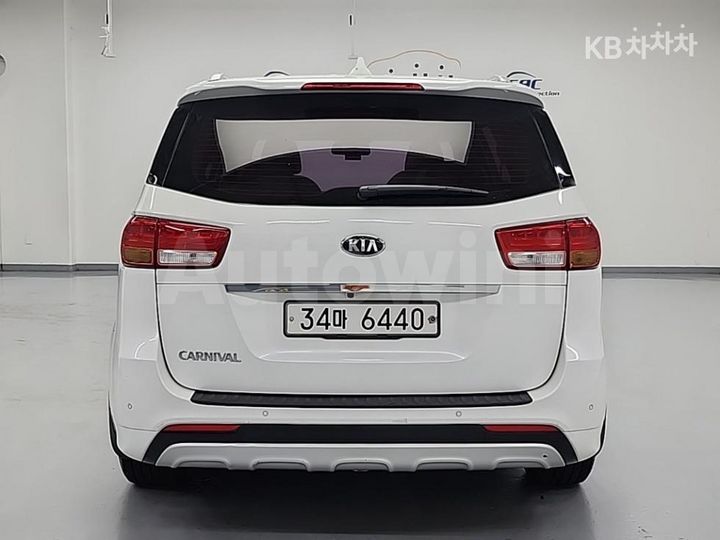 Kia Carnival 2018 — 3
