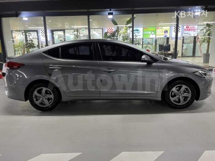 Hyundai Avante 2016 — 3